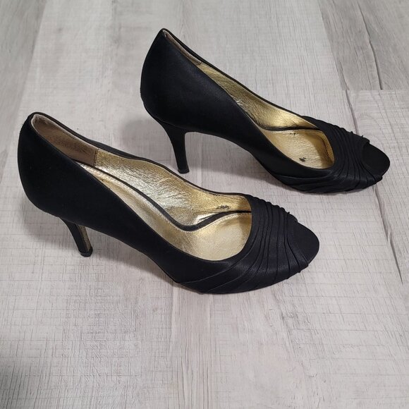 Adrianna Papell Black Satin peep toe heels - Picture 2 of 8